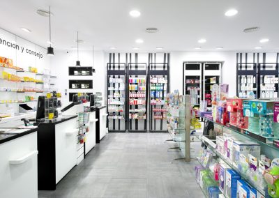 Interior de la Farmacia Barris