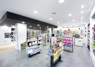 Interior de la Farmacia Barris