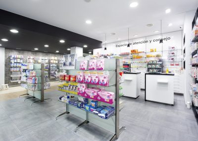 Interior de la Farmacia Barris