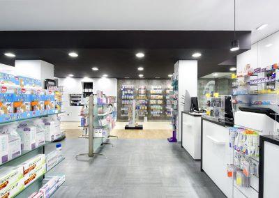 Interior de la Farmacia Barris