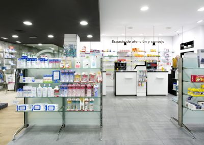 Interior de la Farmacia Barris