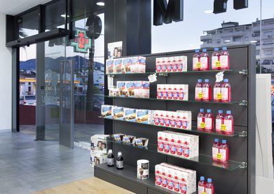 Interior de la Farmacia Barris