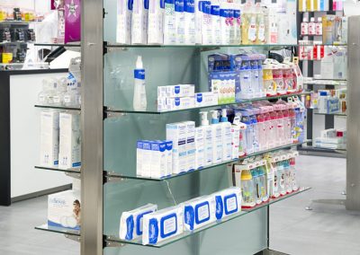 Interior de la Farmacia Barris