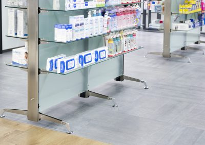 Interior de la Farmacia Barris